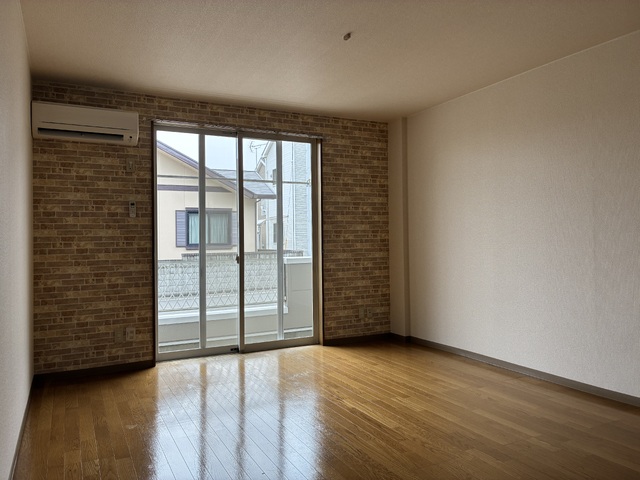 居室・リビング　洋室９帖（エアコン完備）