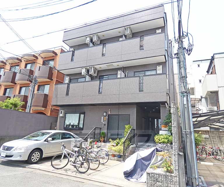 京都市北区衣笠東御所ノ内町のマンションの建物外観