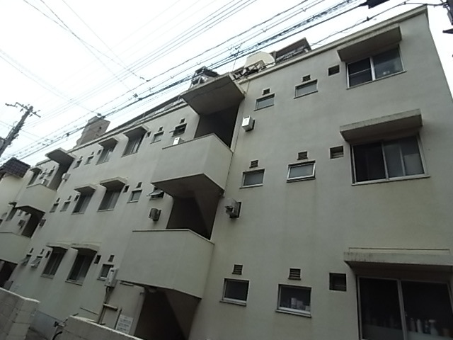 尼崎市長洲西通のマンションの建物外観
