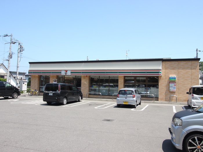 コンビニ　セブンイレブン（コンビニ）まで168m