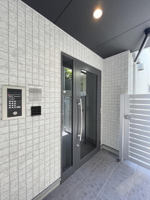 エントランス　オートロック付きで部外者シャットアウト♪