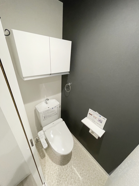 トイレ　温水洗浄便座付き♪