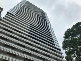 港区浜松町のマンションの建物外観