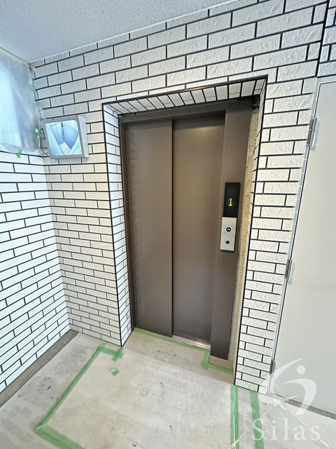 【吹田市岸部南のマンションのエントランス】