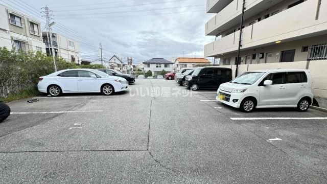 【神戸市西区枝吉のマンションの駐車場】