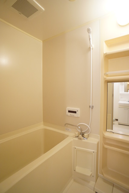 バス・シャワールーム　追い焚き機能付バス☆入浴時間がずれても安心ですね♪