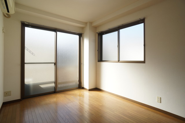 居室・リビング　２面採光なので、明るく風通しのよいお部屋です♪