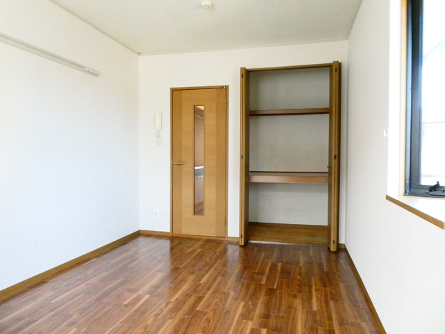 その他部屋・スペース　２面採光の洋室７．８帖