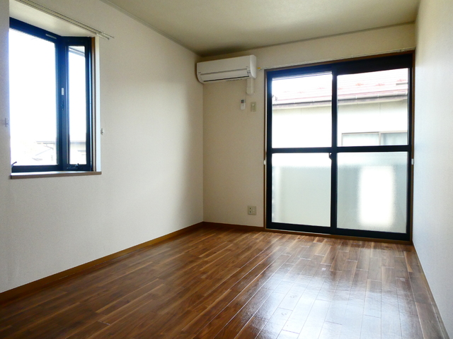 居室・リビング　２面採光の洋室７．８帖