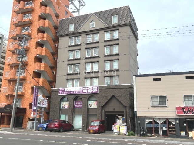 【札幌市西区琴似一条のマンションの建物外観】