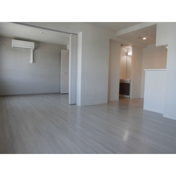 居室・リビング　☆10.8帖の広々としたリビングです！