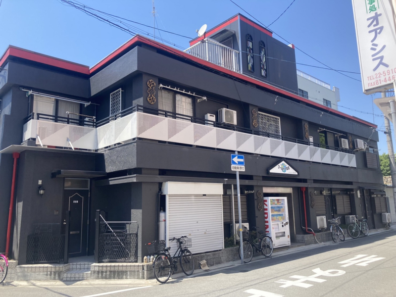 エリツィン坂元町の建物外観