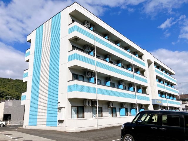 福山市春日町浦上のアパートの建物外観