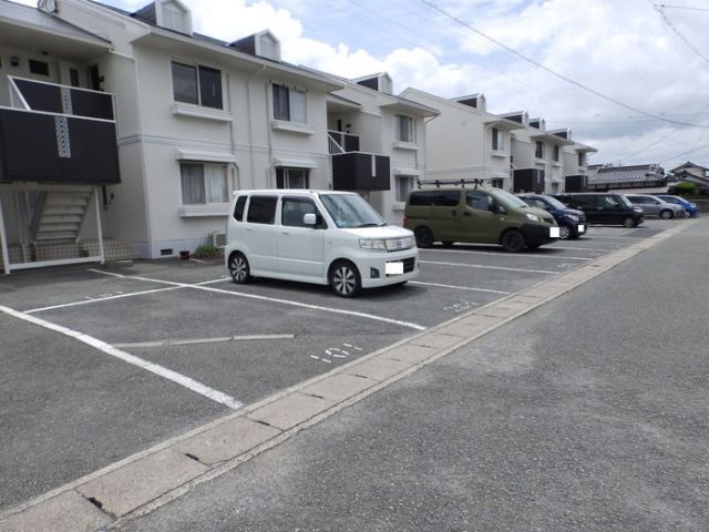 【エントピア矢原　A棟の駐車場】