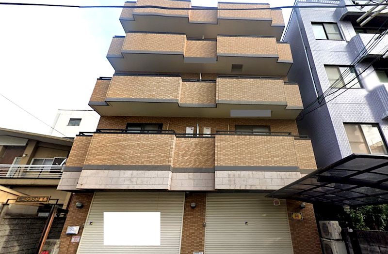 八尾市東本町のマンションの建物外観