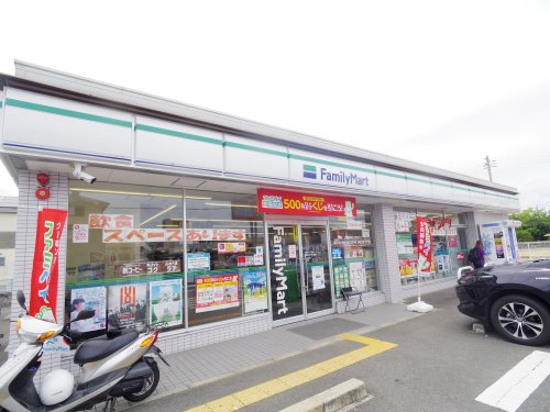 コンビニ　ファミリーマート 橿原くずもと町店（コンビニ）まで42m