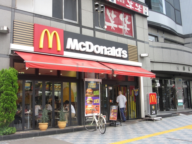 飲食店　マクドナルド田端駅前店（飲食店）まで592m