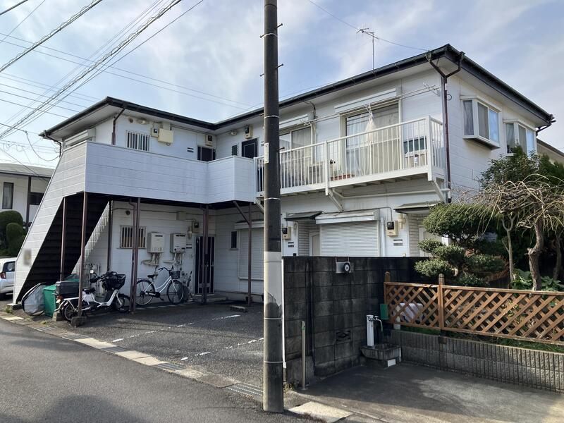 【平塚市黒部丘のアパートの建物外観】