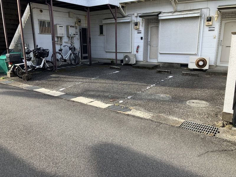 【平塚市黒部丘のアパートの駐車場】