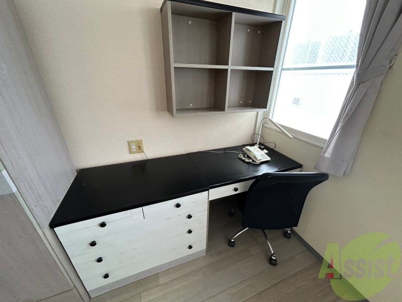 その他　デスクとしても使えるスペースです！便利ですね。