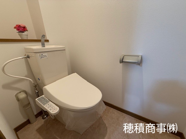 トイレ　冬も温かい温水洗浄便座です