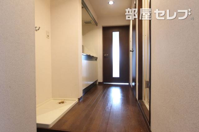 玄関　※反転タイプの写真です