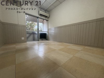 居室・リビング　床が明るい色合いで綺麗です♪