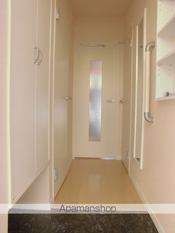 西武新宿線 南大塚駅 徒歩12分 2階建 築11年の玄関写真