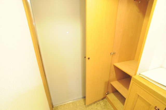 玄関　※別部屋参考写真です