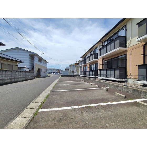 駐車場　１台込み無料です