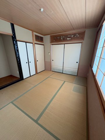 その他部屋・スペース　落ち着いた色調の寝室です