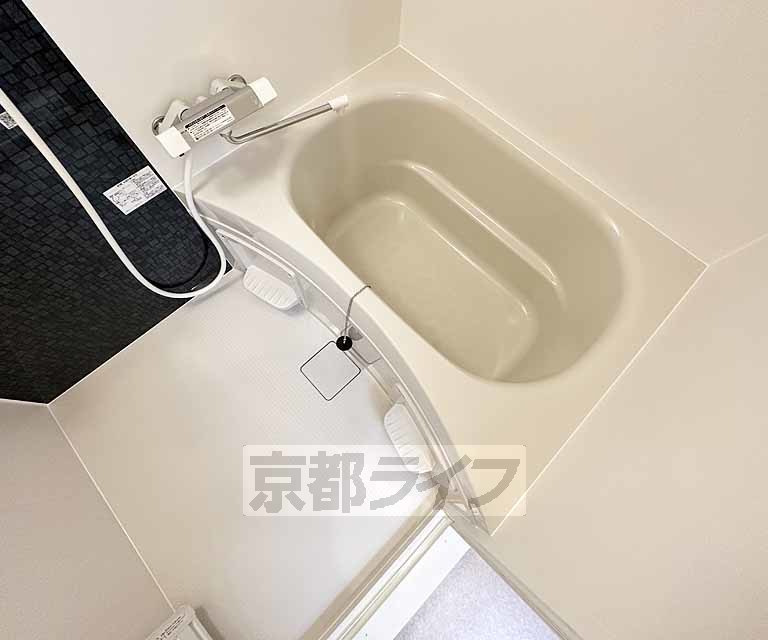 バス・シャワールーム　清潔感あるバスルーム