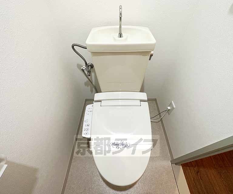 トイレ　ウォシュレットつき