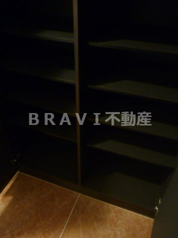 収納　【プレジオ本町】十分な収納スペースがあります