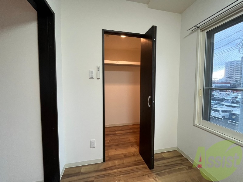 収納　クローゼットは奥行きもあり、荷物が多い方でも安心です。