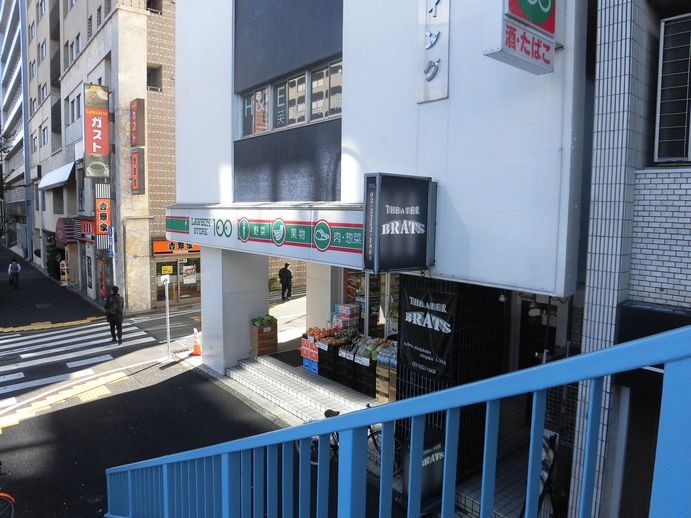 コンビニ　ローソンストア100新宿1丁目店（コンビニ）まで178m