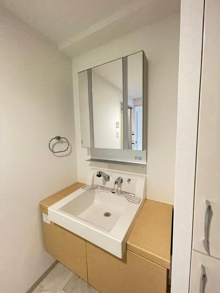 洗面設備　鏡裏収納付き！！