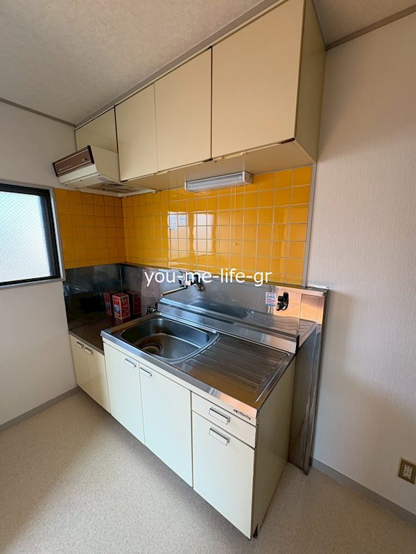 キッチン　ガスキッチン　2口置けます※別階同間取りの写真です