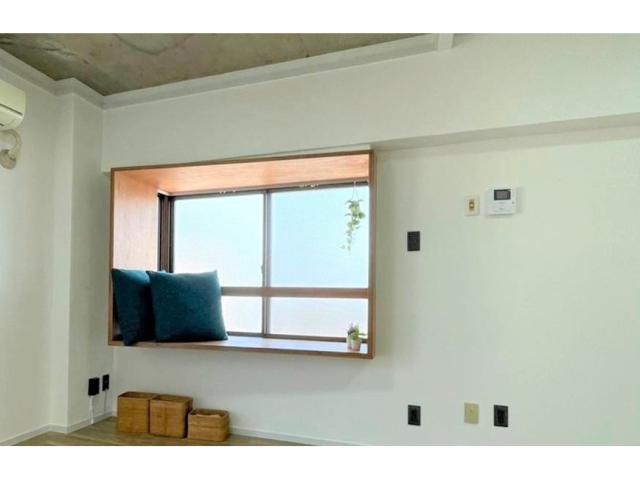 その他部屋・スペース　木目で縁取った出窓はインテリアとよく馴染みます