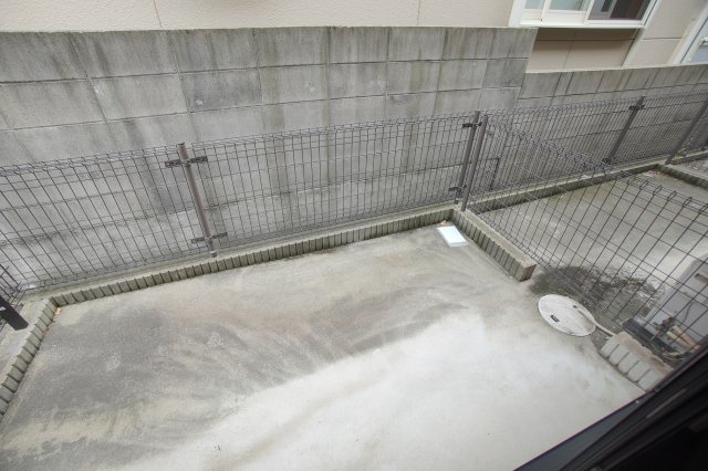 バルコニー　専用庭