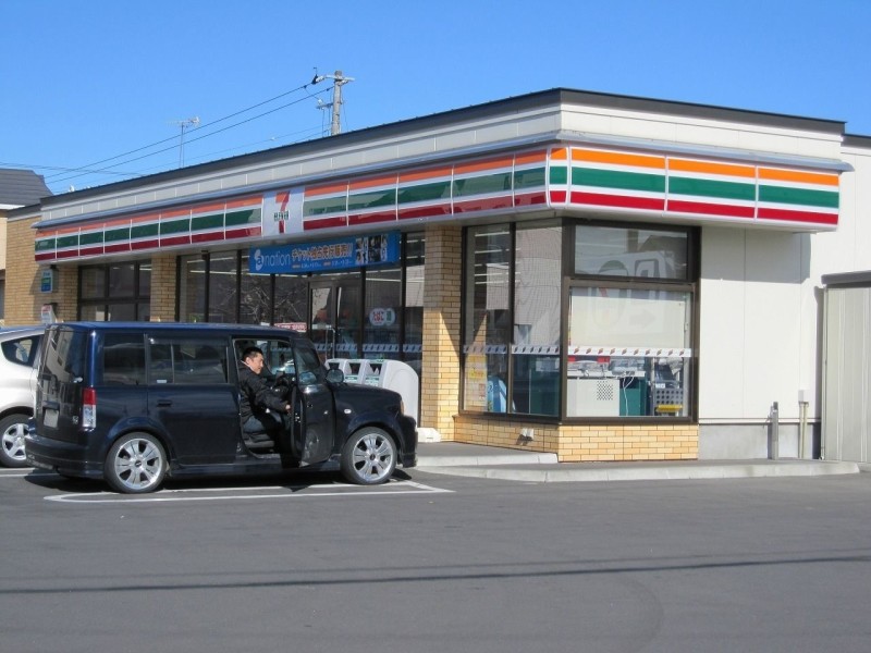 コンビニ　セブンイレブン苫小牧桜木町店（コンビニ）まで281m