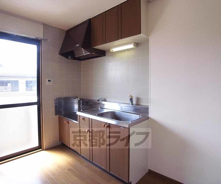 キッチン　ベランダに面したキッチン