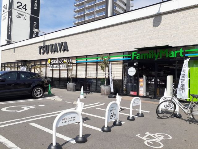 レンタルビデオ　ＴＳＵＴＡＹＡ　三吉店（レンタルビデオ）まで611m