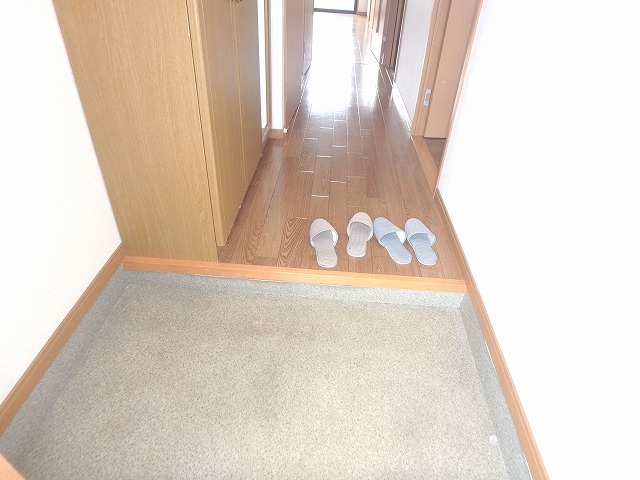 玄関　下駄箱付き