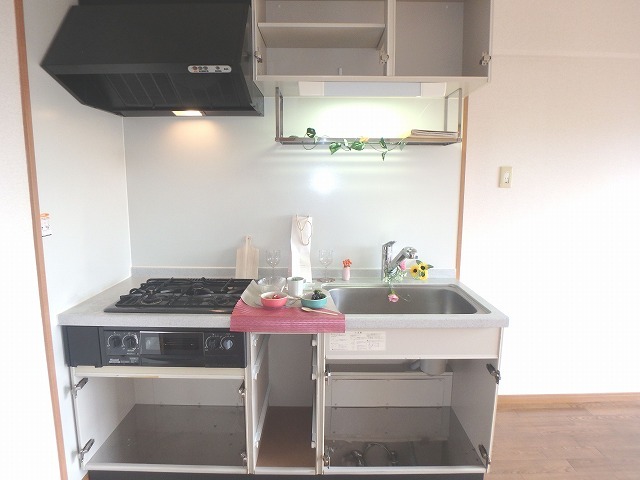 キッチン　３口コンロ付きシステムキッチン※備品は付きません