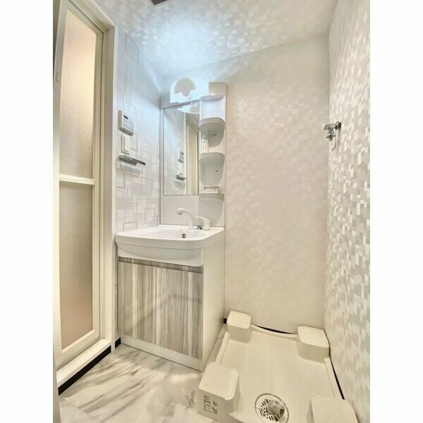 洗面設備　独立洗面化粧台付き