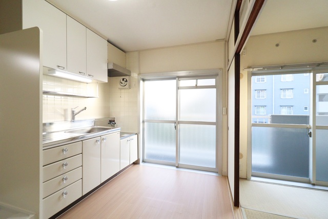 居室・リビング　和室をつなげて広くお使いいただけます