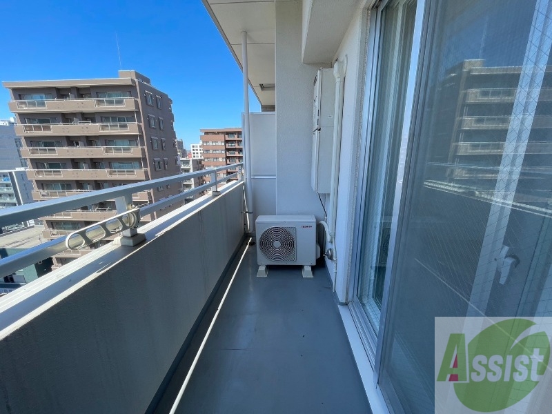 バルコニー　バルコニーは幅があり、広い印象を受けました。