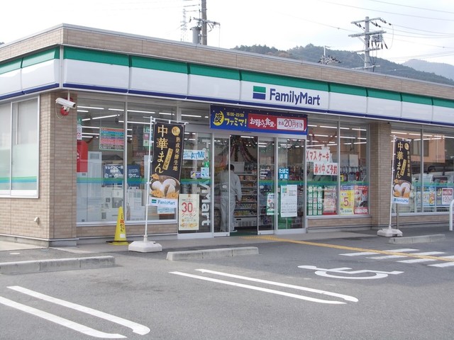 その他　ファミリーマート　大津国分店まで400m
