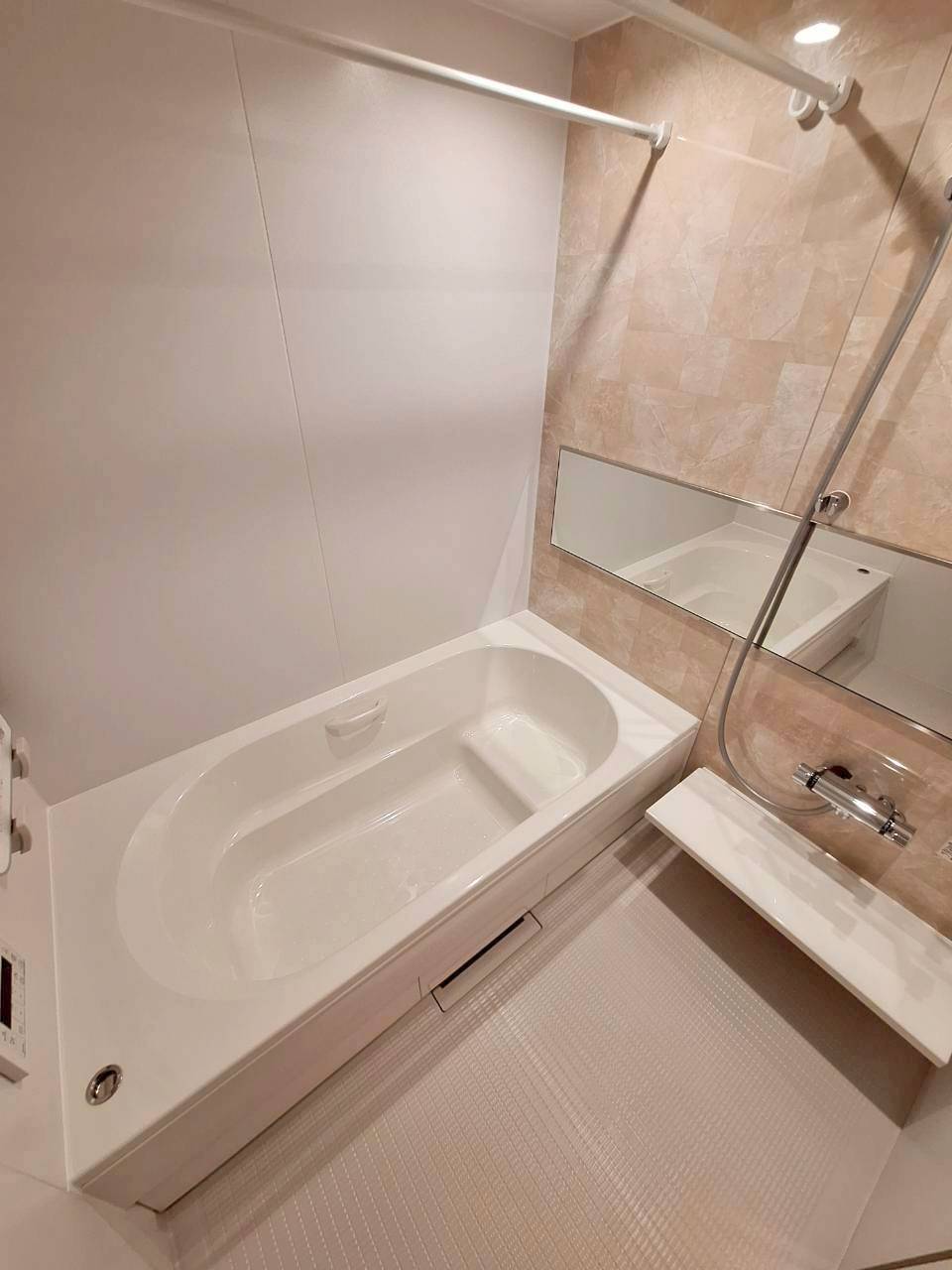 バス・シャワールーム　★浴室乾燥・追い焚き機能付き★